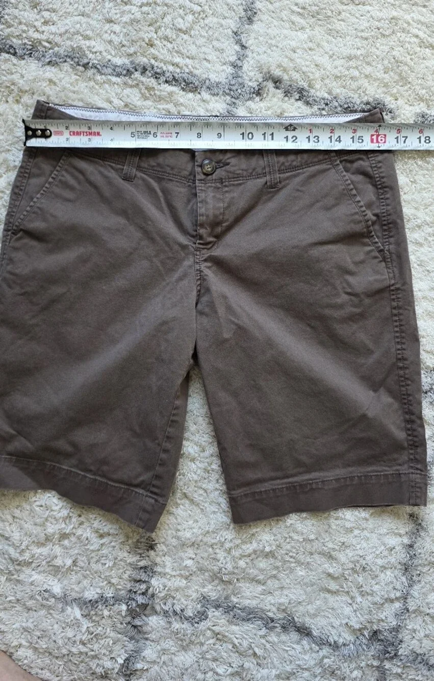 Old Navy Perfect Bermuda Shorts Women's 6 Brown Low Rise Stretch Chino Khaki